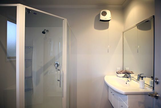 King Studio Suite bathroom